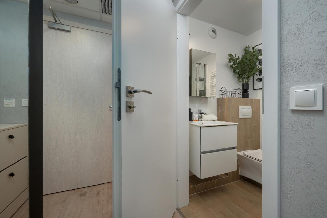 Trendy Studios With Home Office Near Wroclaw Main Station By Noclegi Renters エクステリア 写真