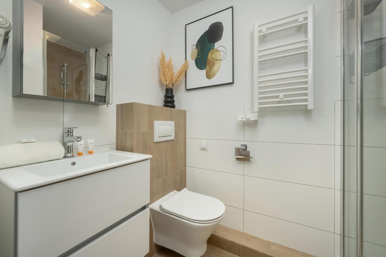 Trendy Studios With Home Office Near Wroclaw Main Station By Noclegi Renters エクステリア 写真